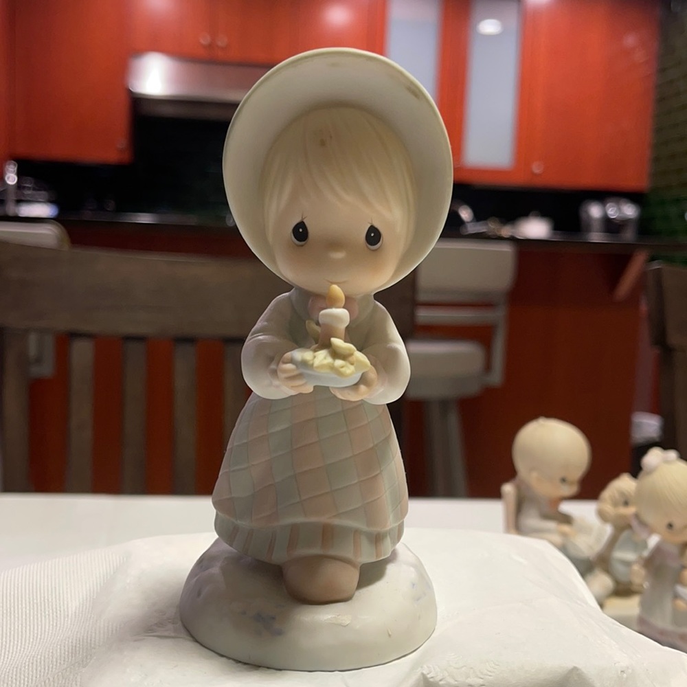 Retired 1988 December precious moments